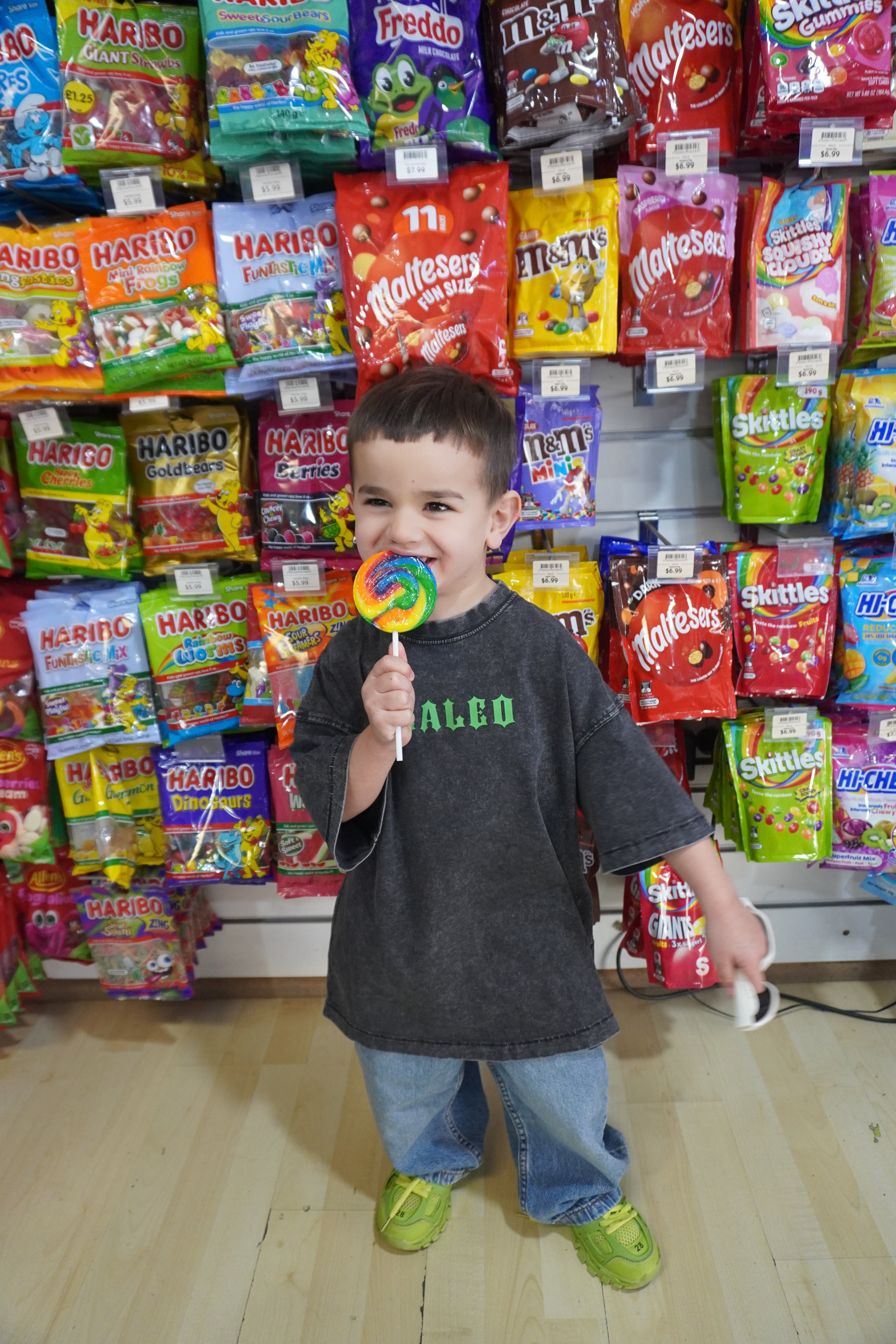 Akeo Tee in acid wash