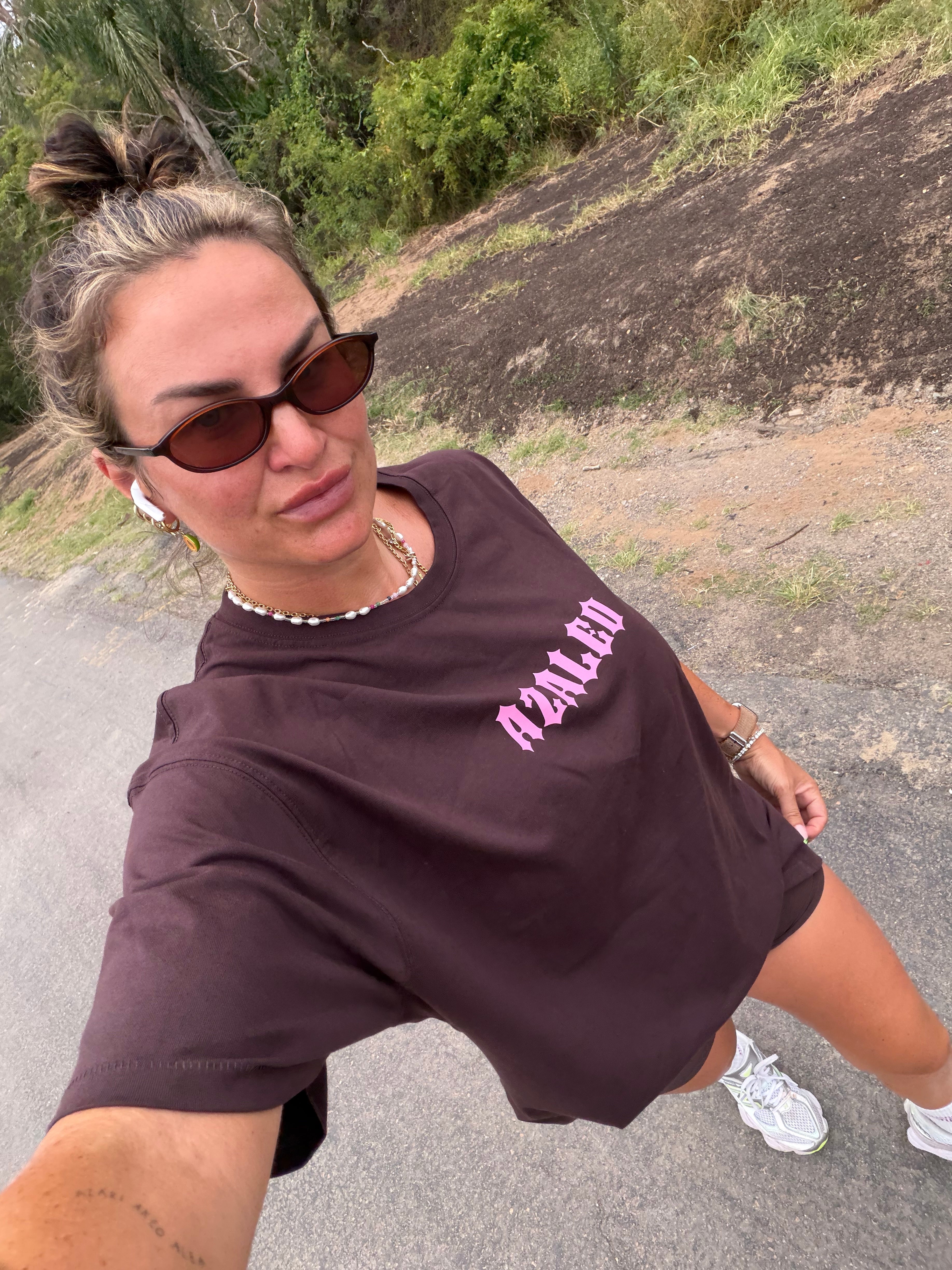 Luna unisex slouch tee in Chocolate